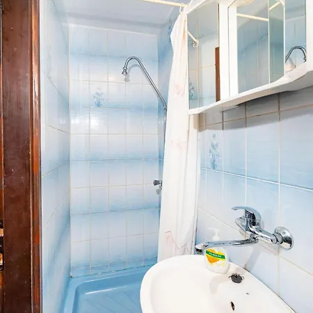 2 Bedroom Gorgeous Apartment In Zdrelac *