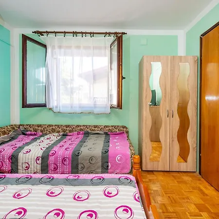 Apartamento 2 Bedroom Gorgeous Apartment In Zdrelac