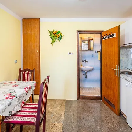 2 Bedroom Gorgeous Apartment In Zdrelac Διαμέρισμα Ždrelac