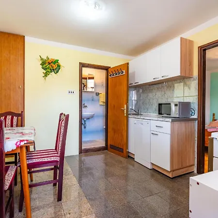 Διαμέρισμα 2 Bedroom Gorgeous Apartment In Zdrelac Ždrelac