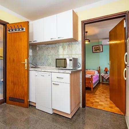 2 Bedroom Gorgeous Apartment In Zdrelac