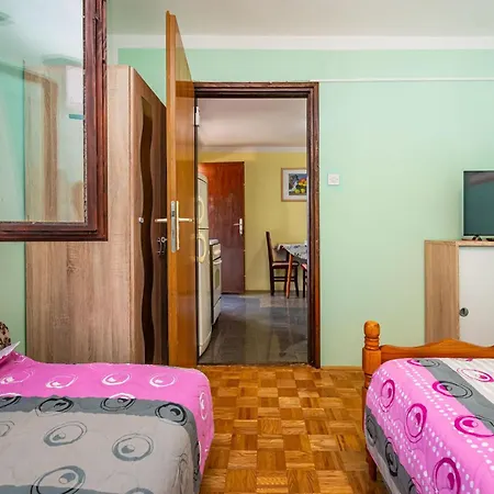 2 Bedroom Gorgeous Apartment In Zdrelac Апартаменты