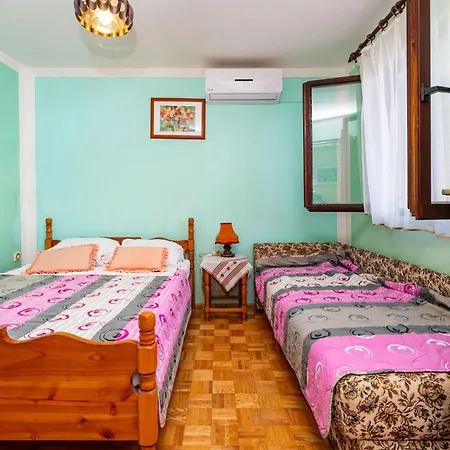 Апартаменты 2 Bedroom Gorgeous Apartment In Zdrelac *
