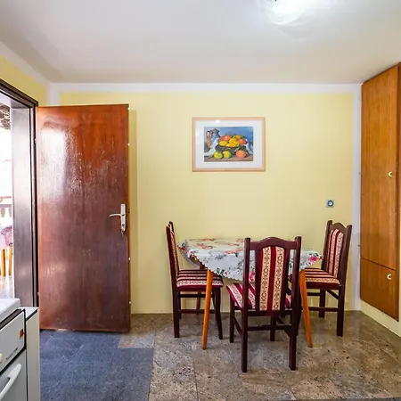 Апартаменты 2 Bedroom Gorgeous Apartment In Zdrelac
