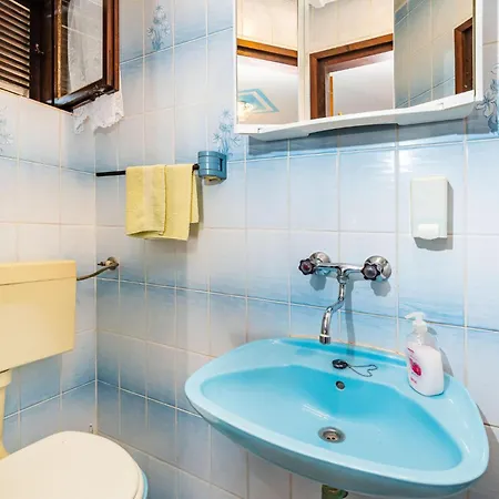 2 Bedroom Gorgeous Apartment In Zdrelac *